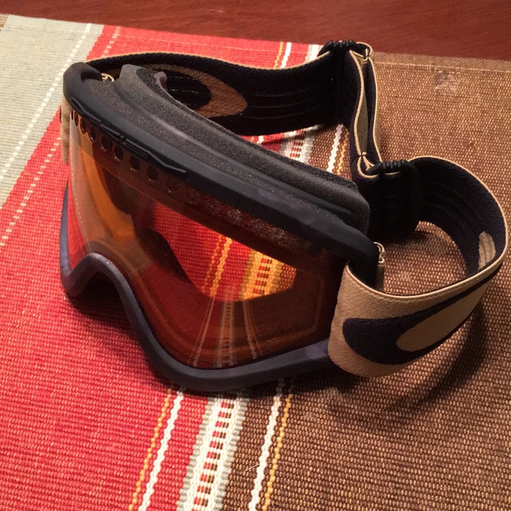NWOT Oakley goggles